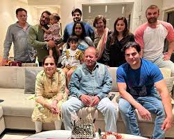 Salman-Khan-Family-Photo-2023