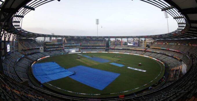 Match Delayed Due to Wet Outfield in Hindi