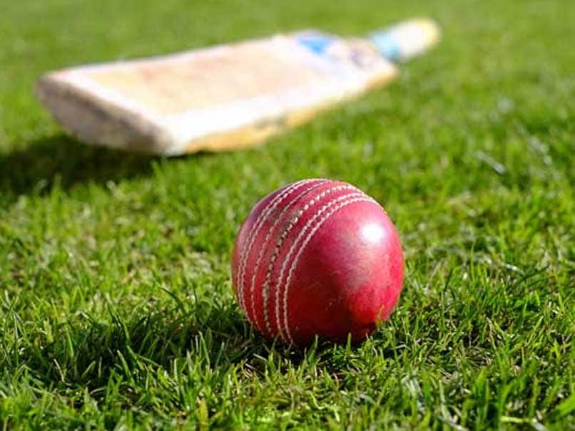 Toss Delayed Due to Wet Outfield Meaning in Hindi