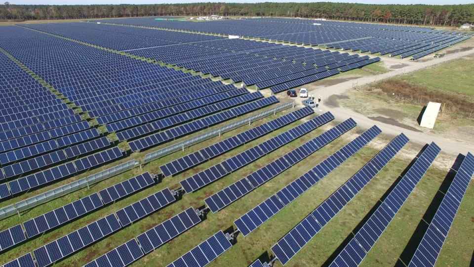 Which is the first e-commerce company to set up solar farms in India?